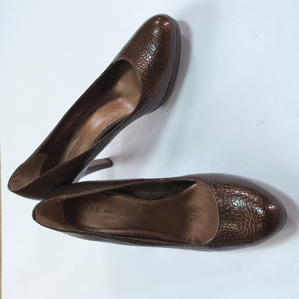 Anne Klein, brown croc pattern pumps size 7.5